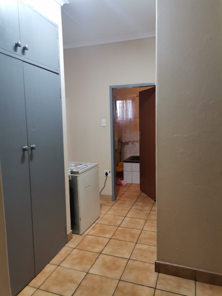 6 Bedroom Property for Sale in Oos Einde North West